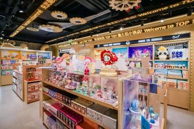TOP TOY整活潮玩賽道，單店月業績破三百萬，八月GMV破億的啟示